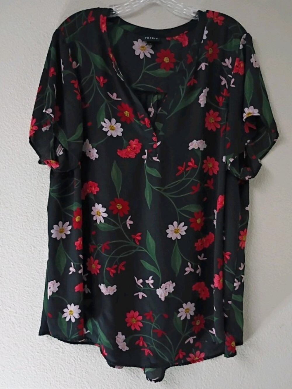 Torrid Black Floral V-Neck Short Sleeve Blouse
